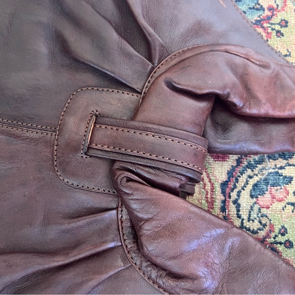 Elegant Brown Leather Women's Bag - Picture 2 of 3